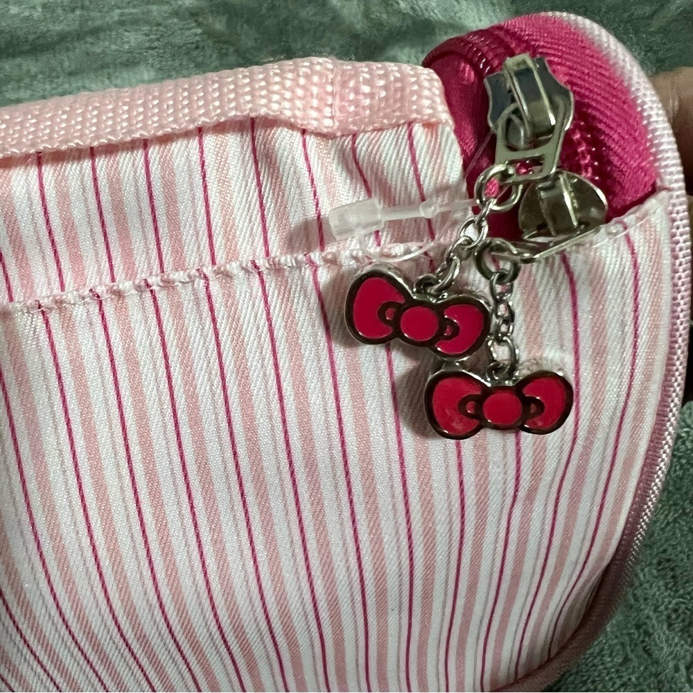 Hello Kitty Happy Travel Cosmetic Case/Pouch - Picture 3 of 14